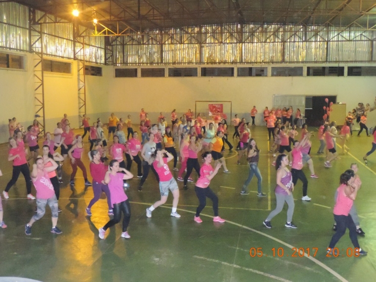 Abertura do Outubro Rosa contou com aulão de Zumba